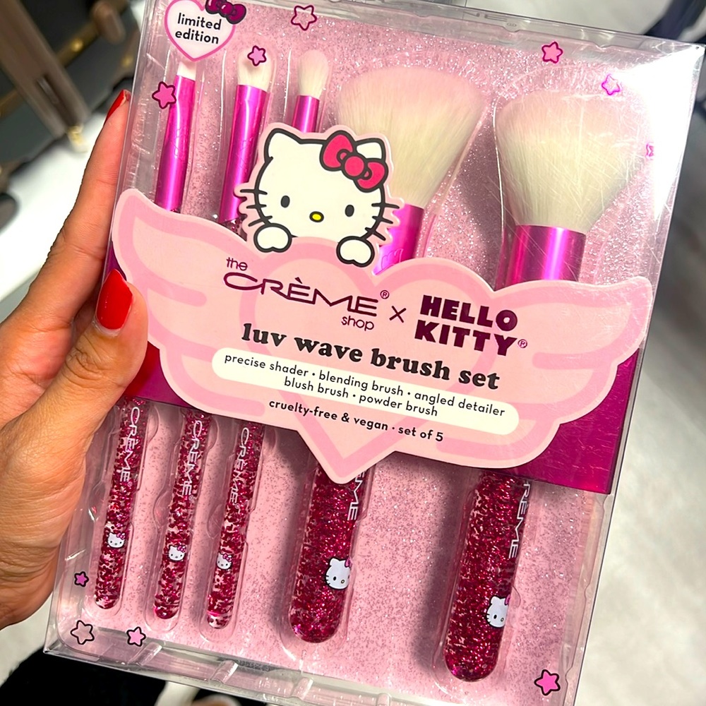 LUV WAVE HELLO KITTY BRUSHES